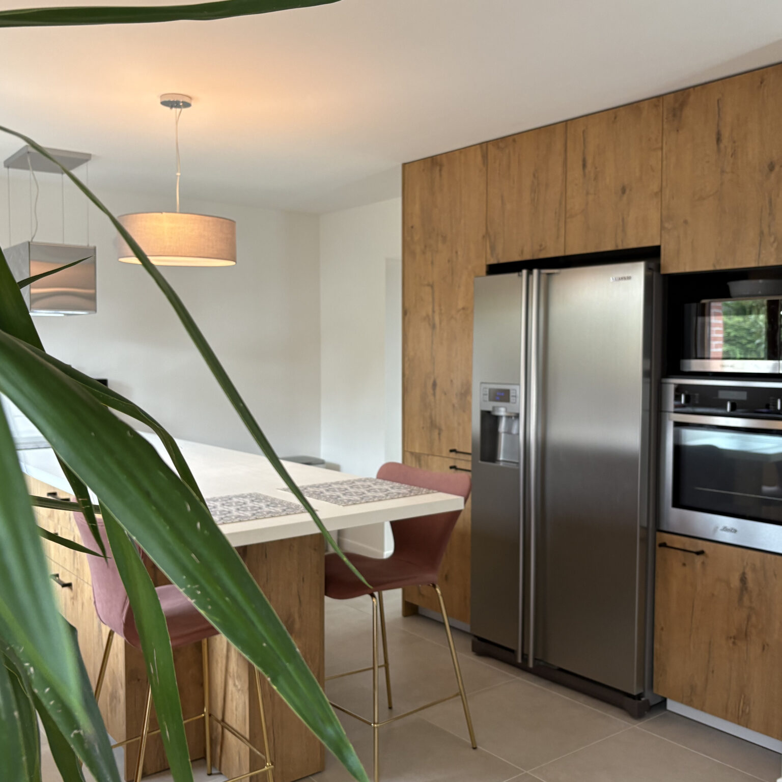 Cuisine sur mesure moderne avec îlot central à Toulouse – Prestige Homes