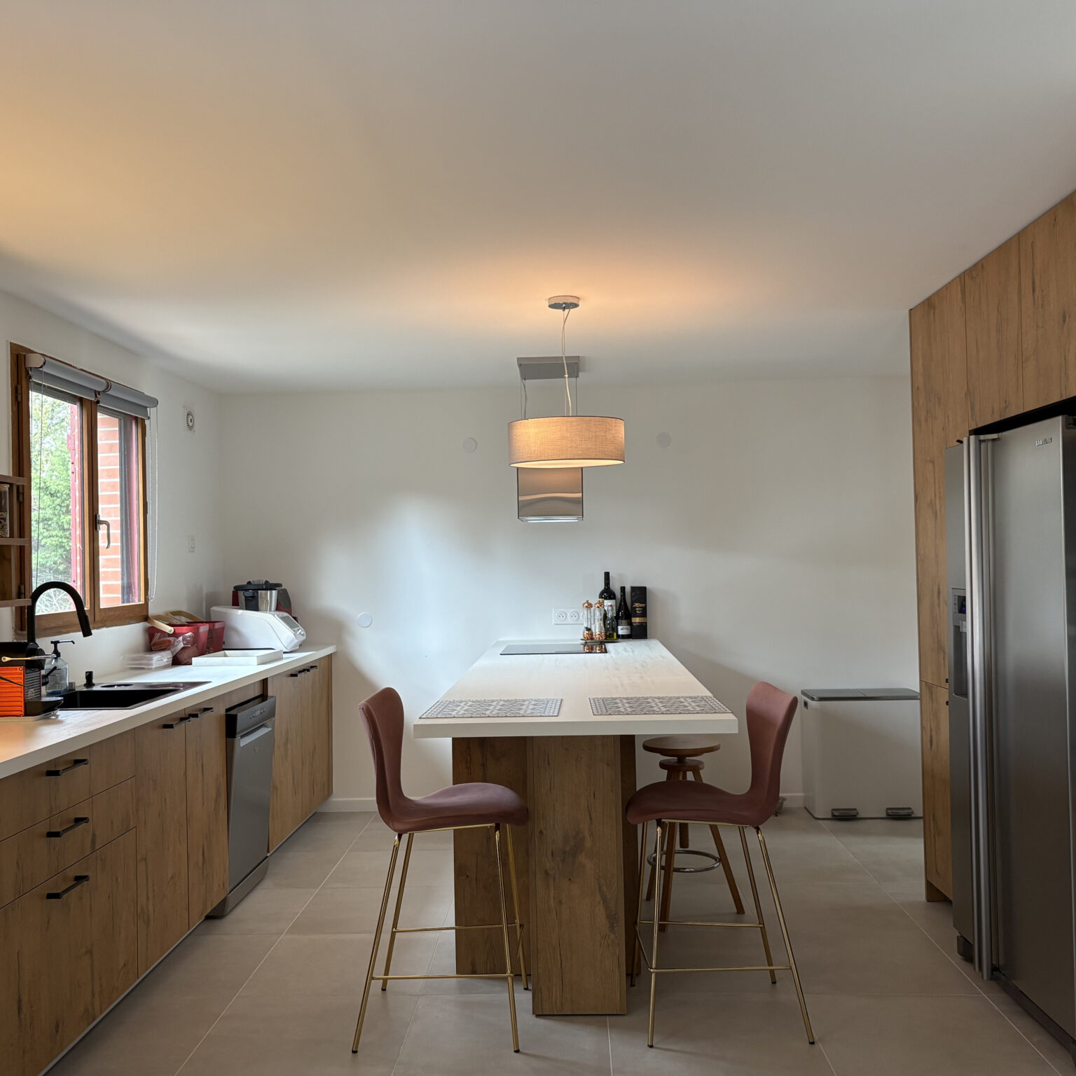 Cuisine contemporaine design à Lavaur avec rangements optimisés